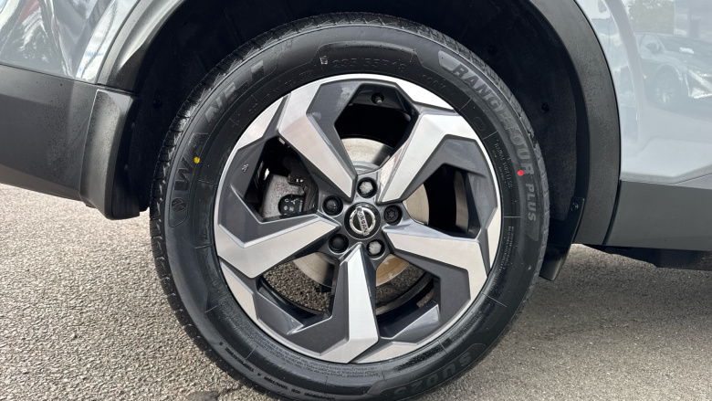 Nissan Qashqai 1.3 DiG-T MH Premiere Edition 5dr Petrol Hatchback